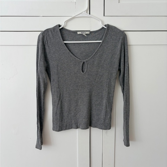 Forever 21 Tops - Forever 21 Gray Keyhole Long Sleeve Ribbed Crop Top Size Small